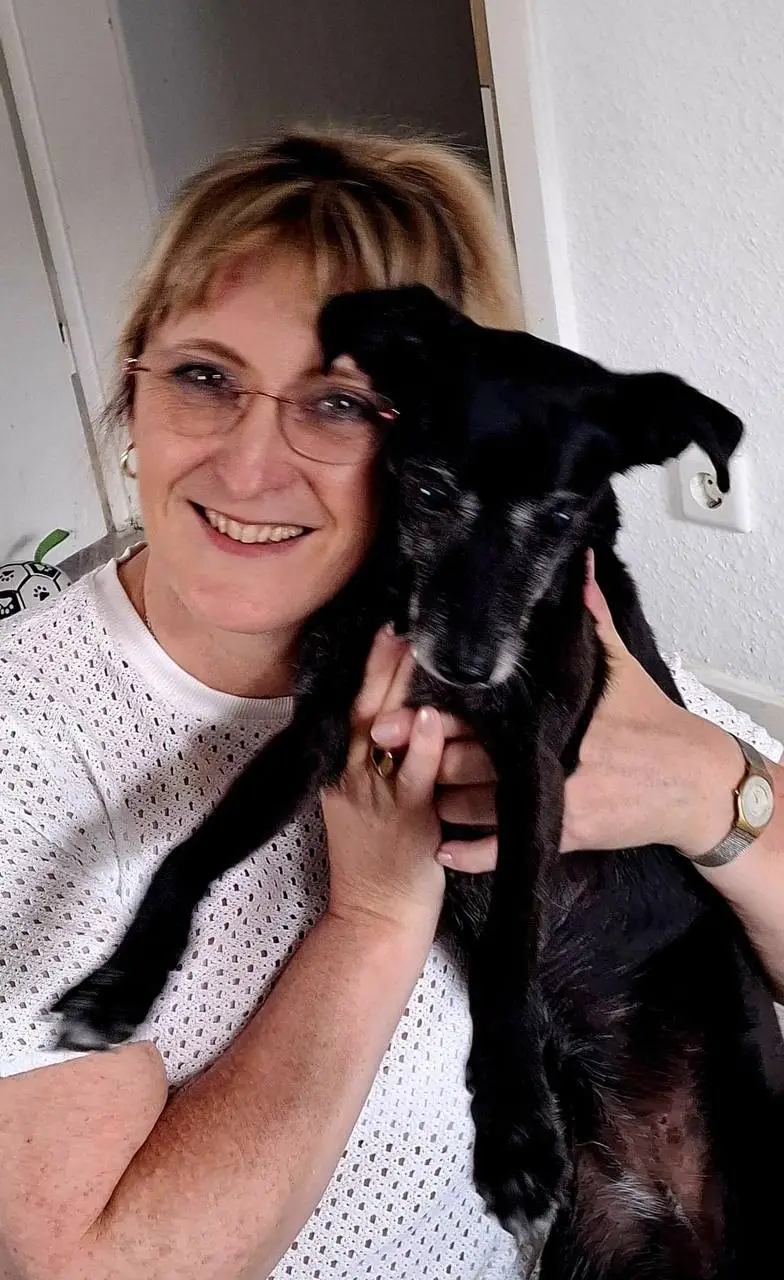 Frau Polai mit ihrem Hund Shu-Shu